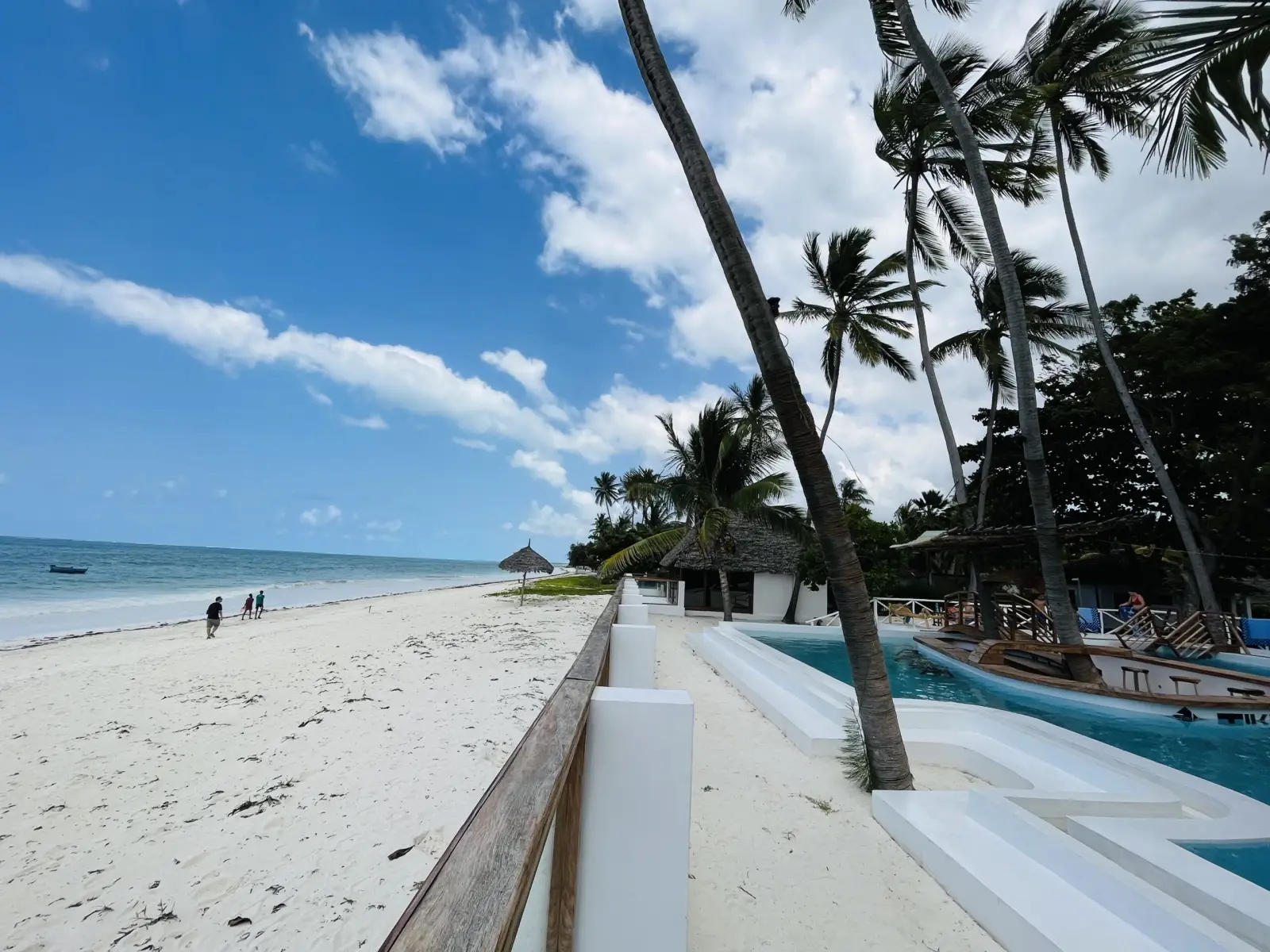 White beach and Indian Ocean beside Tiki Beach